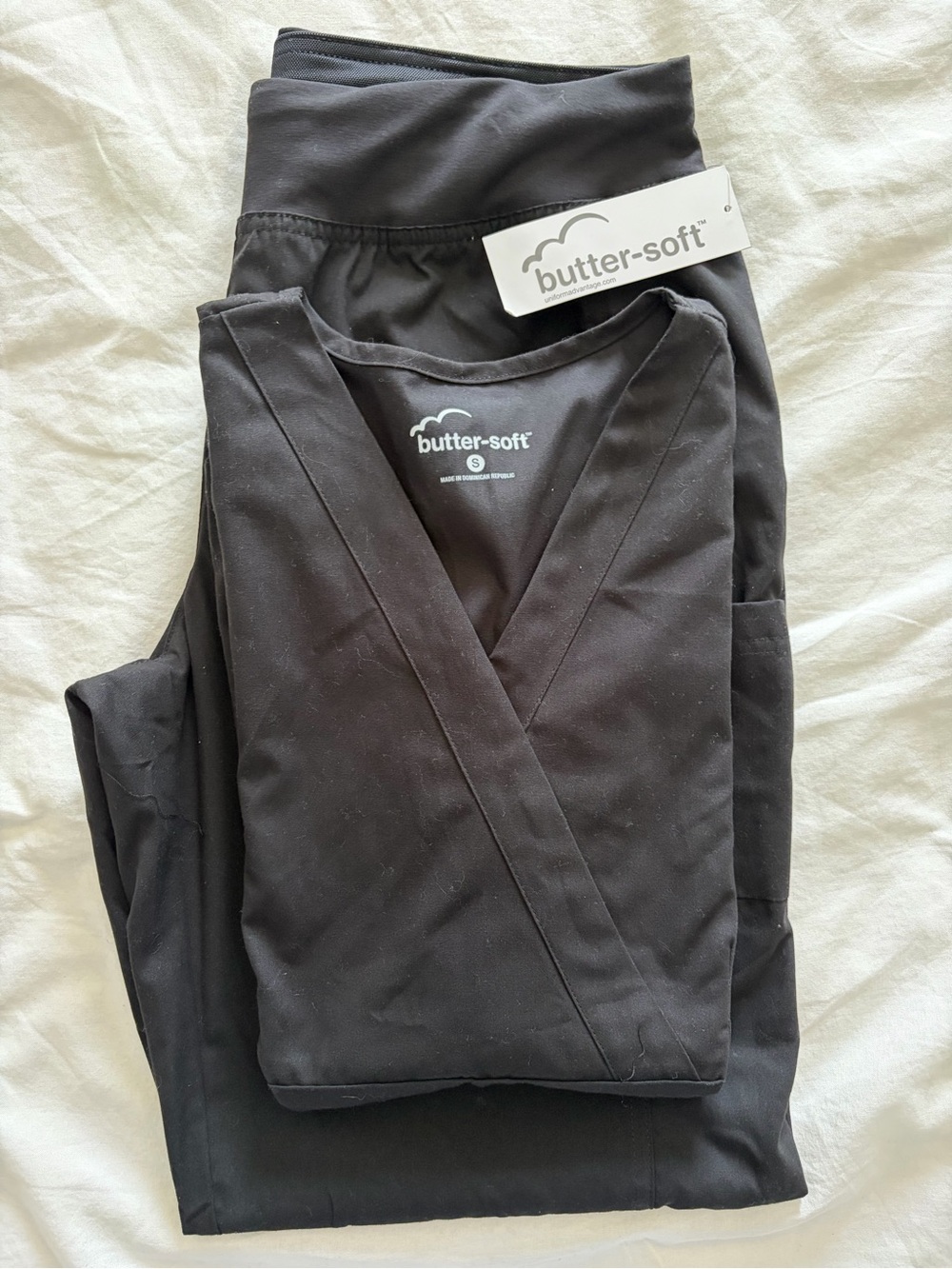 Butter-Soft Women’s Black V-Neck Scrubs Top and Pants Set Small/Medium NWT - Picture 16 of 16
